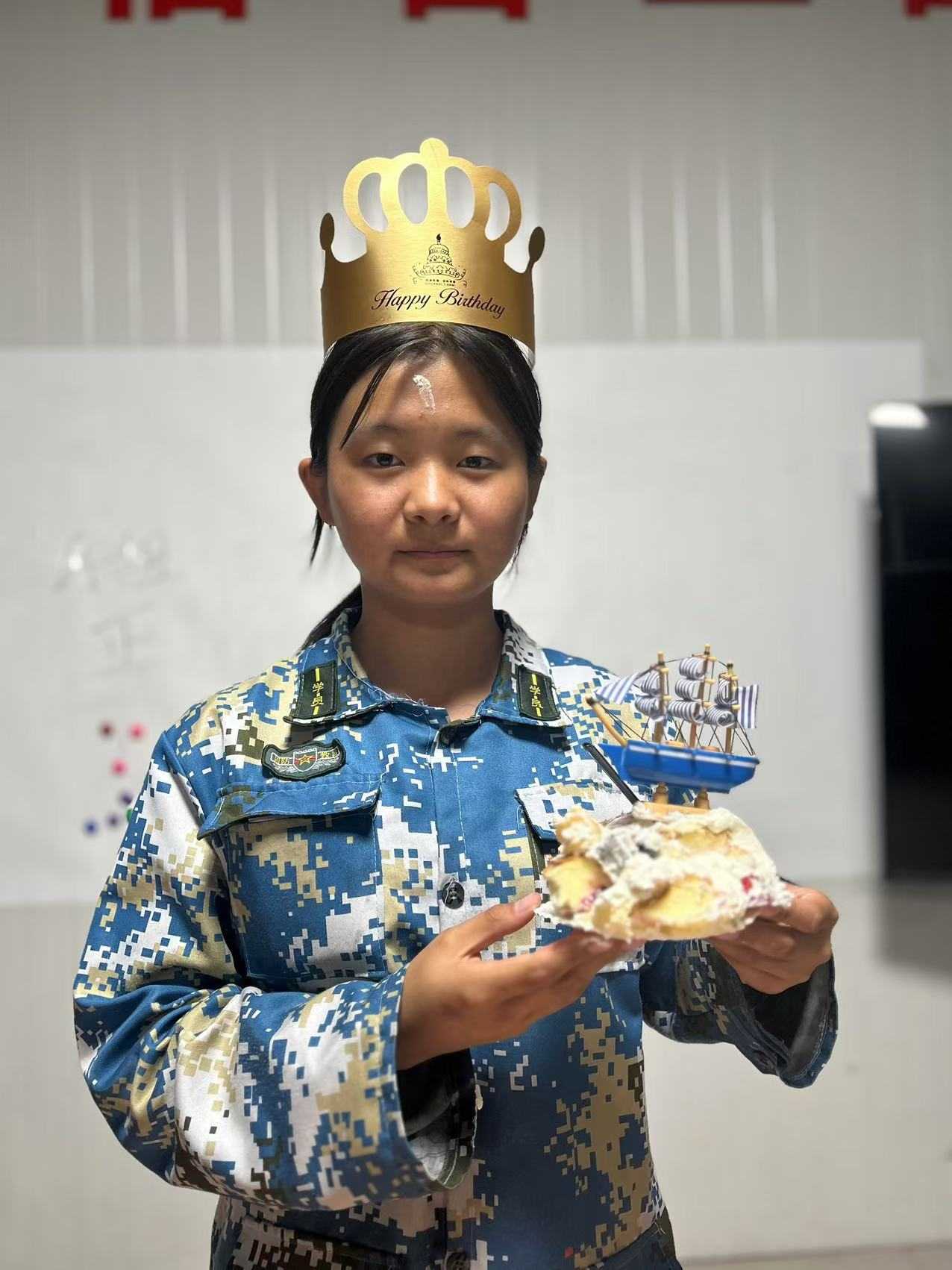 《迷彩与蛋糕的奇妙碰撞，长出了最炽热的生日祝福》