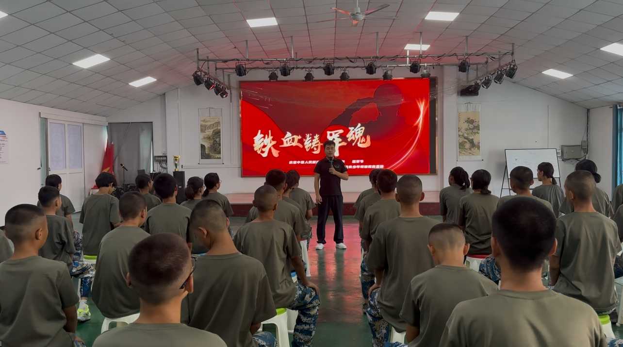 八一军旗红，特训砺锋芒