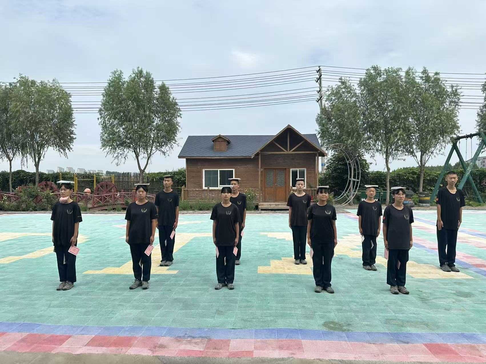 “静态耐力与姿态规范挑战”