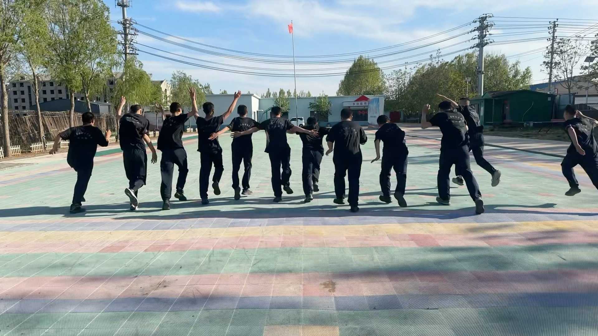 破茧成蝶 向阳而生